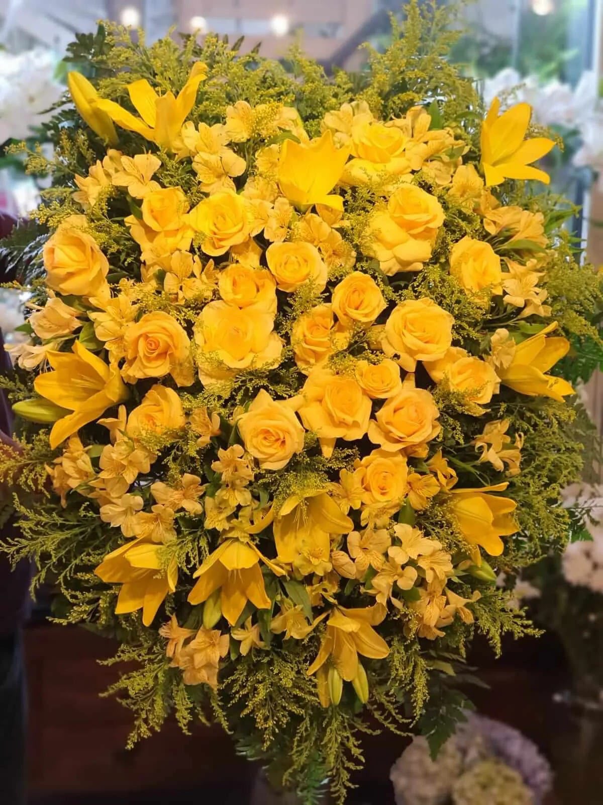 Coroa em tons de amarelo